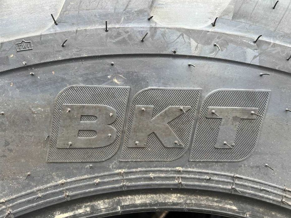 16.9-28 anvelope noi marca BKT pentru buldo