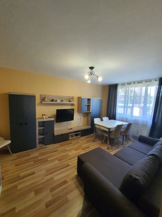 Inchiriez apartament