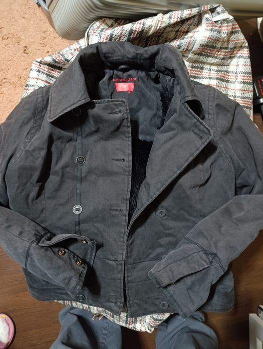 укороченная черная куртка от Levi Strauss