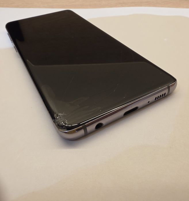 Samsung Galaxy S10 8/128GB (на запчасти разбит экран)