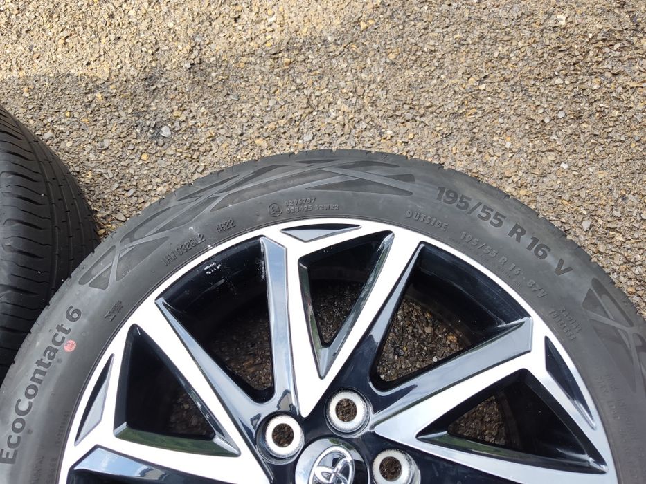 16" оригинални алуминиеви джанти за Toyota Yaris hybrid.