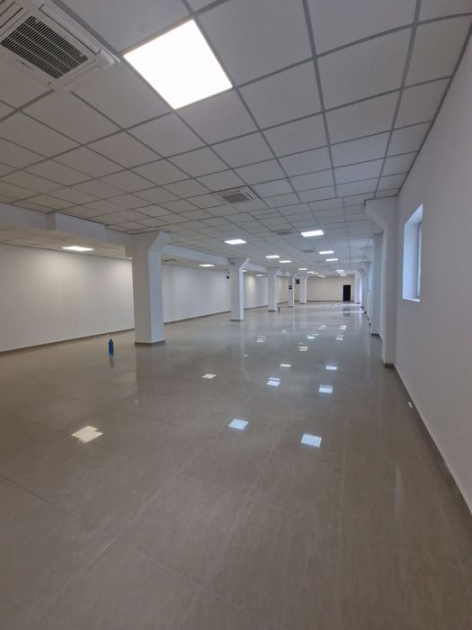 De  închiriat spații >birouri și comerciale.