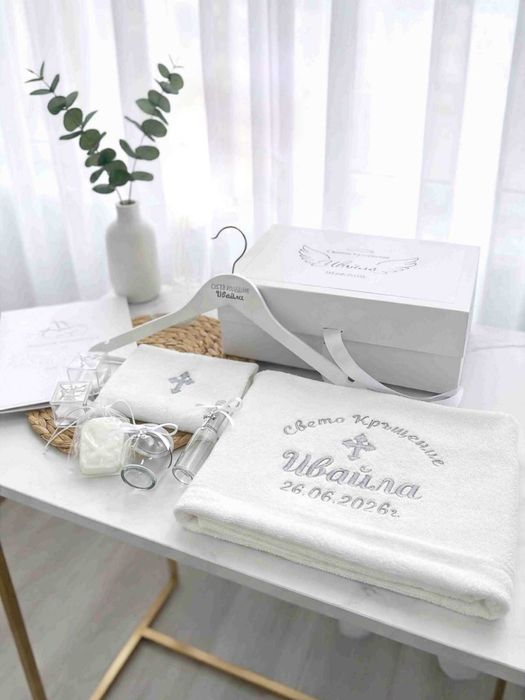 Комплекти за Кръщене Кутии Бродирани Хавлии Кутийки за Кръстче Косичка