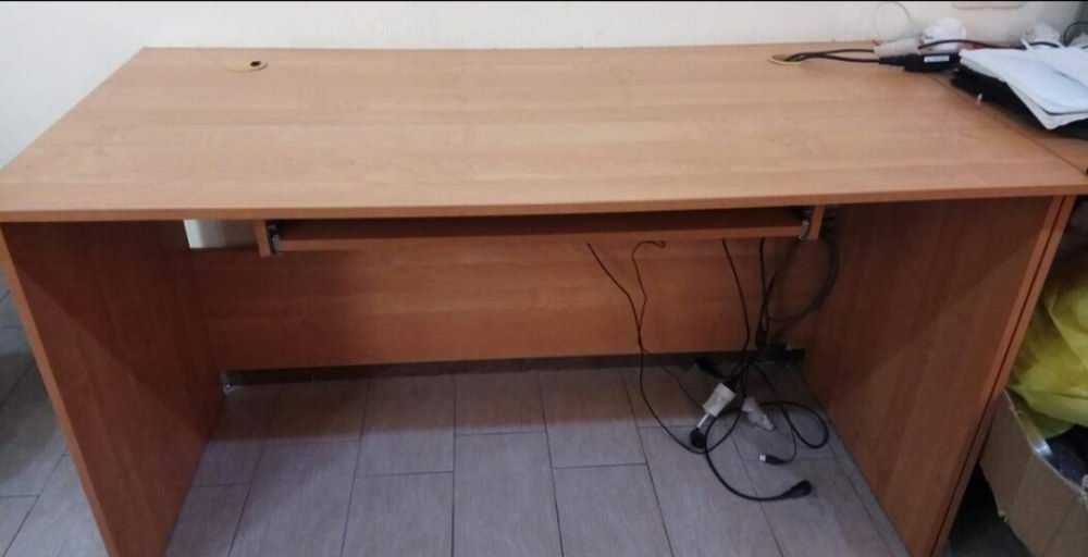 Продам письменный стол 1.4*0.7