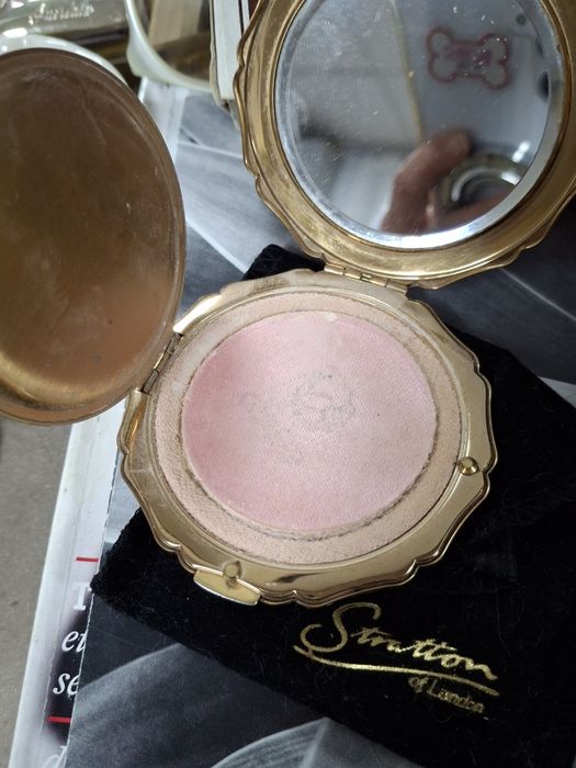 Пудриера Stratton London, антик