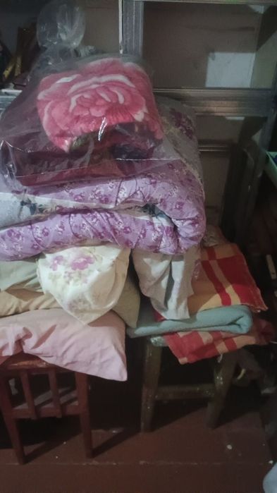 Продаются паласы и перьевые подушки