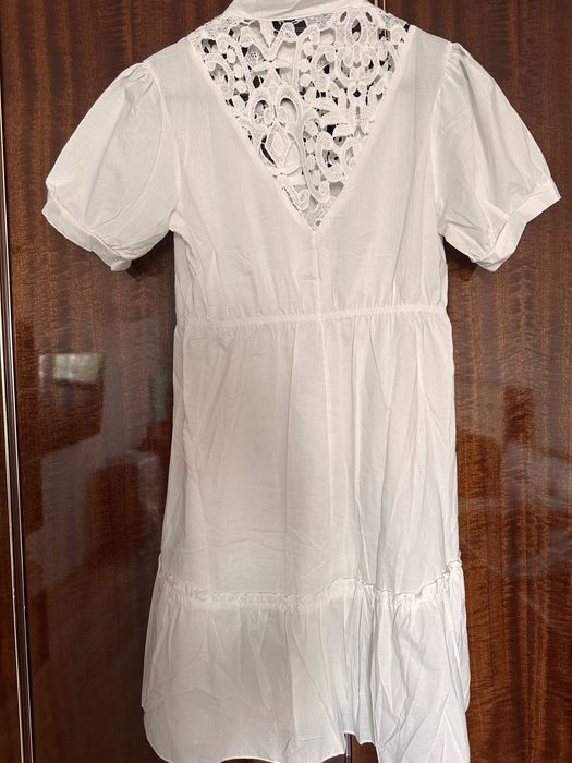 Дамска рокля в бял цвят