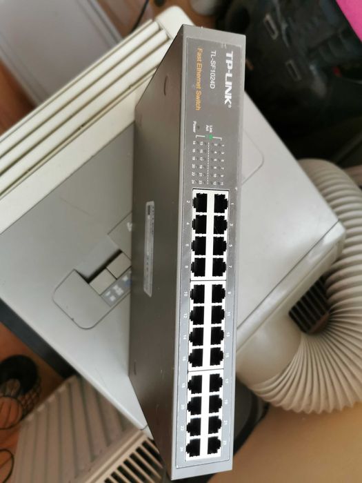 TP-LINK TL_SF1024D Switch