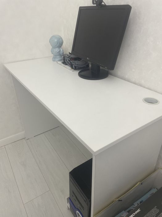 Стол компютерный писменный