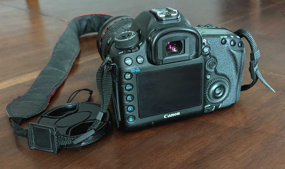 Canon 5D Mark III + 24-70 (2.8)