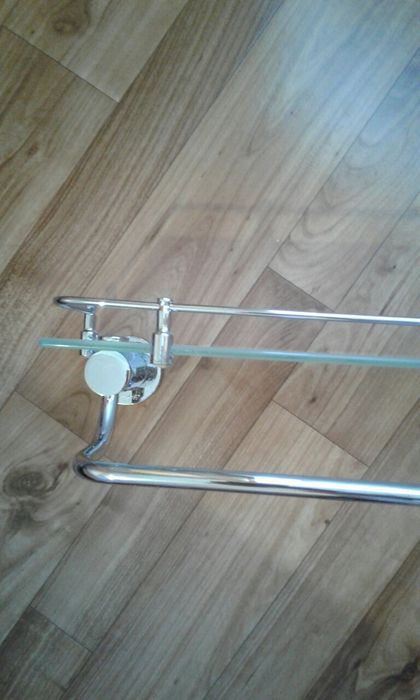 Полочка угловая железная