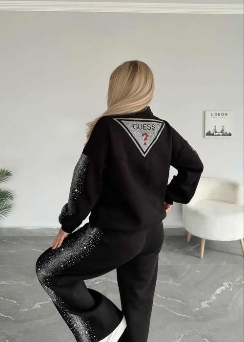 Спортен екип на guess