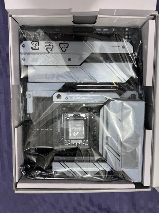 Материнская плата ASUS ROG STRIX X670E-A GAMING WIFI AM5