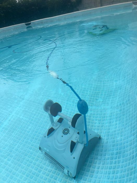 robot piscina Dolphin cablu 18 m. profesional functioneaza impecabil vand 1 din 2