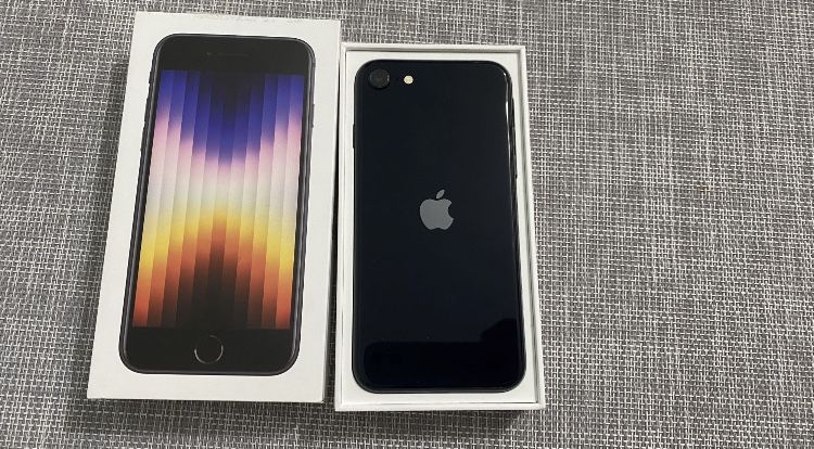 Продам iPhone SE 3 generation 2022
