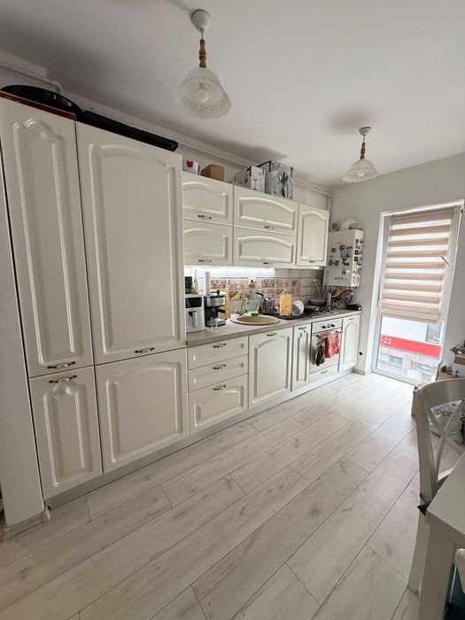 Inchiriez apartament