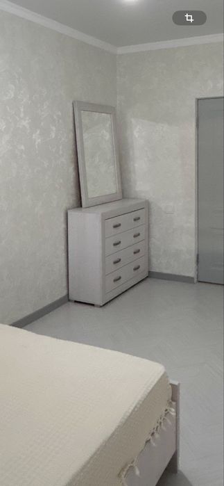 Комод и зеркало..