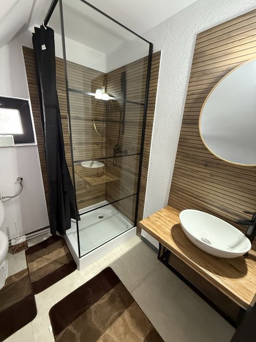 Inchiriez cabana cu piscina si jacuzzi