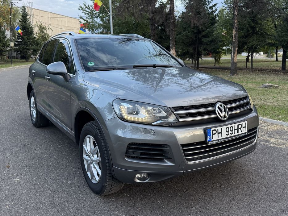 VOLKSWAGEN Touareg