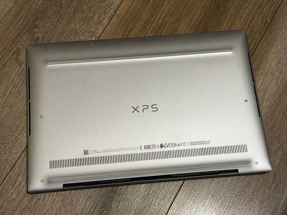 Dell XPS 9300 Intel I7-1065G7/16RAM/1TB NVMe/Iris Plus XE/4k Touch