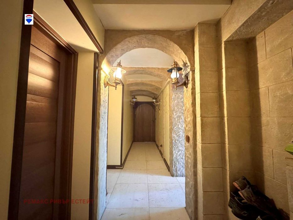 Продава се Къща в Русе, в.з. Средна кула - 300 кв.м за 600 €/кв.м - Снимка #11