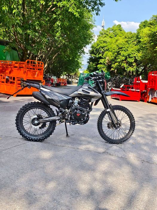 Мотоцикл эндуро.