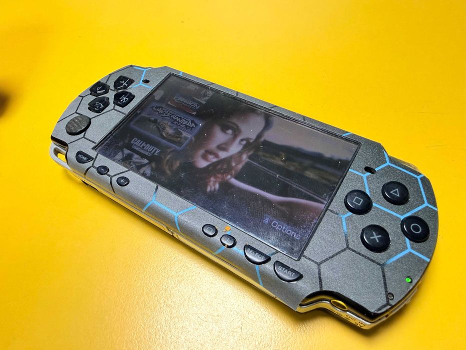 Playstation Portable Sony PSP 2000  Плейстейшън 4G карта