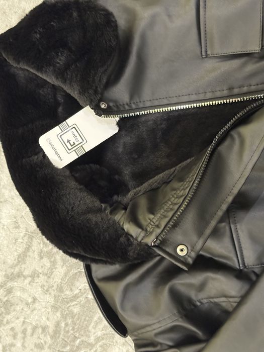 Продавам чисто ново яке с етикет.