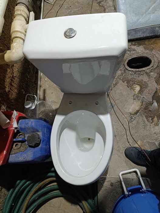 Продается унитаз и бочок