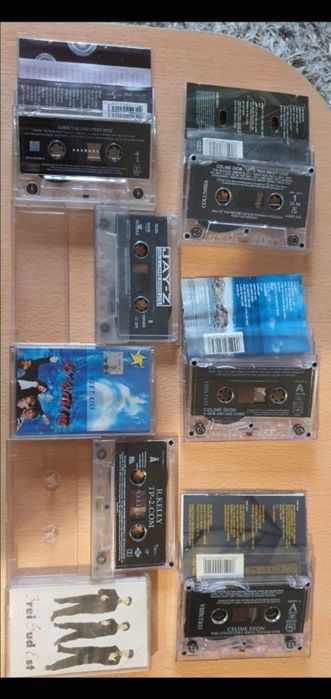 Vând casete audio