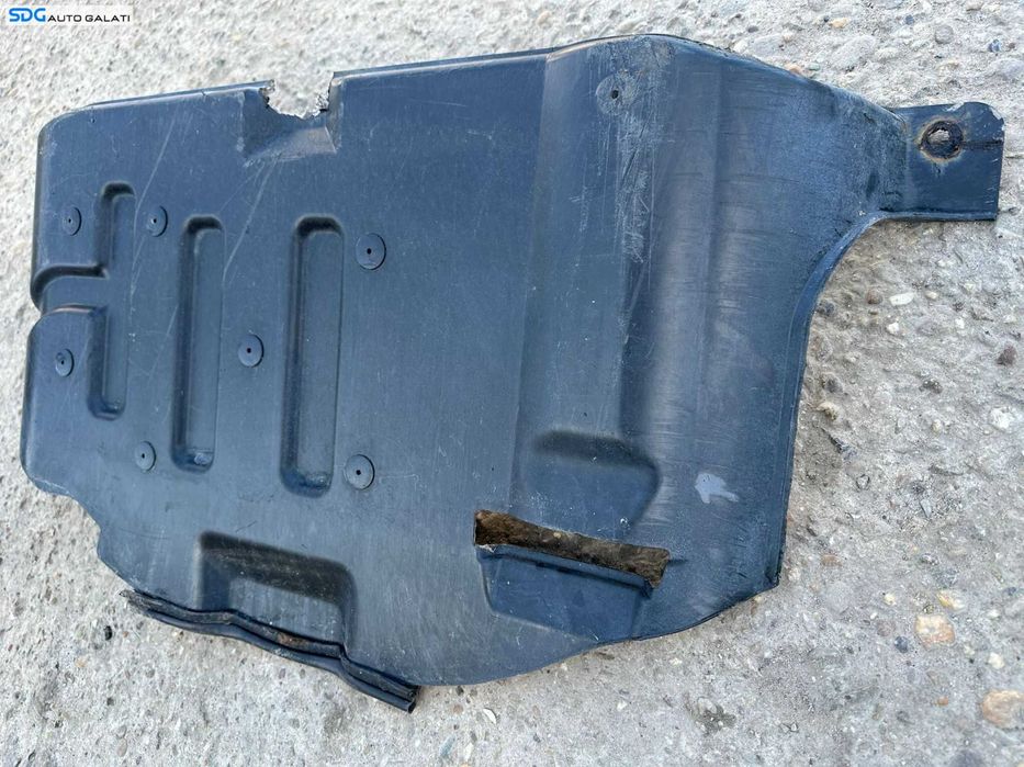 Scut Protectie Plastic Motor SsangYong Rodius 2.7 2004 - 2012 Cod 24920-21000 [X3332]