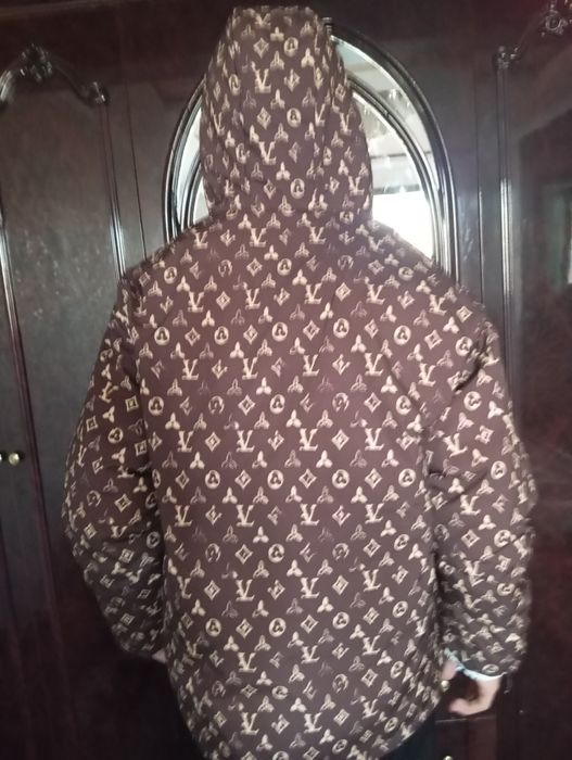 Qishki kurtka nas bosgan