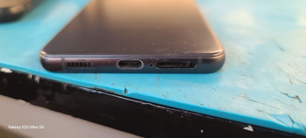 Samsung S21FE продам на запчасти или под использование