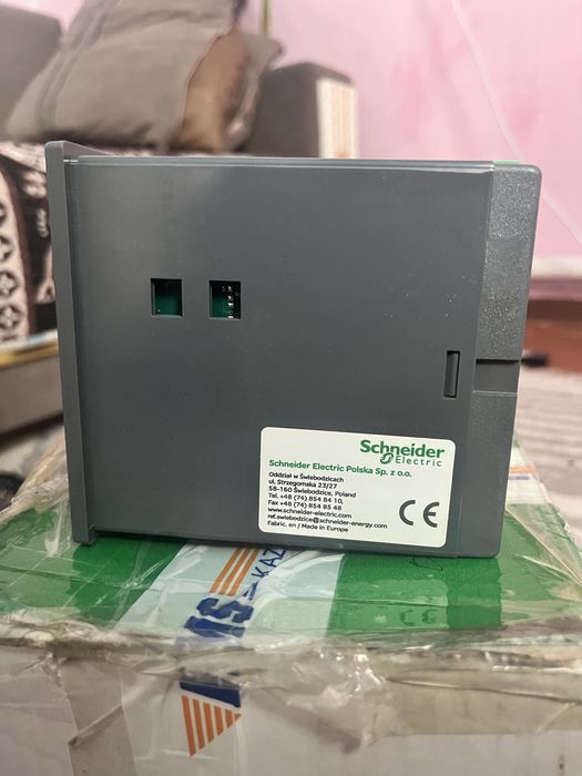 MiCOM P211 от Schneider Electric.