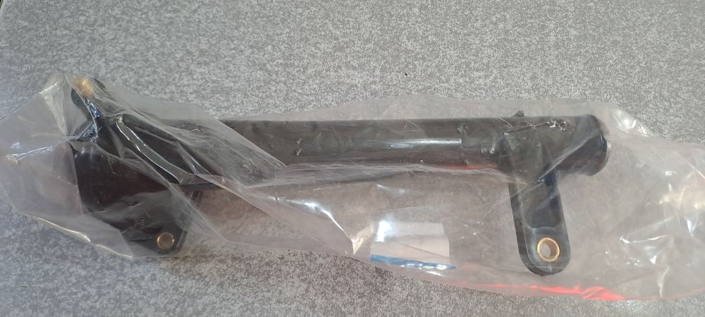 Корпус термостата Lexus RX330