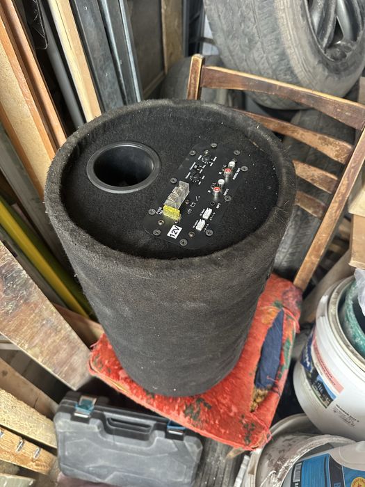 Продам сабуфер качает хорошо