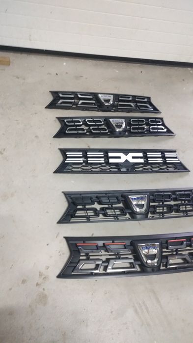 Grila bara fata Dacia Duster 2 2018-2024