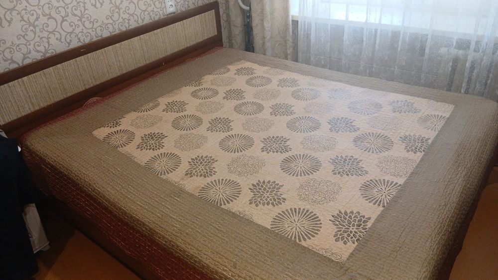 Продам спальный кровать и Прихожка