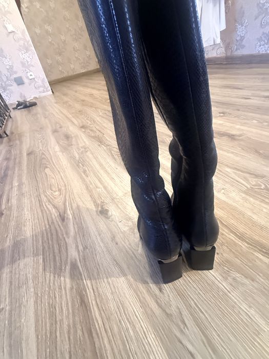 Продам кожаные сапоги.