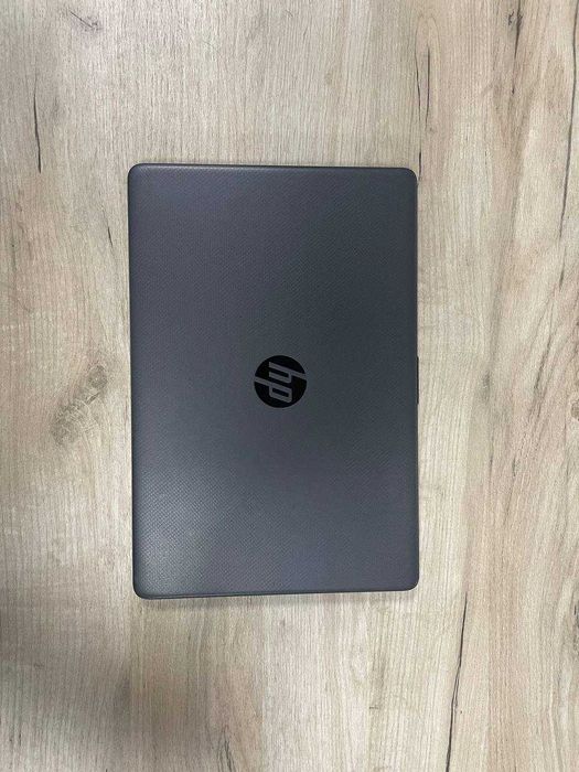 Laptop HP 250 G8
Processor: AMD Ryzen 5 5500U with Radeon Graphic 2.10