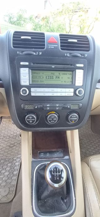Vw jetta 1.9 TDI 2008 proprietar de 10 ani nu este PASSAT B6