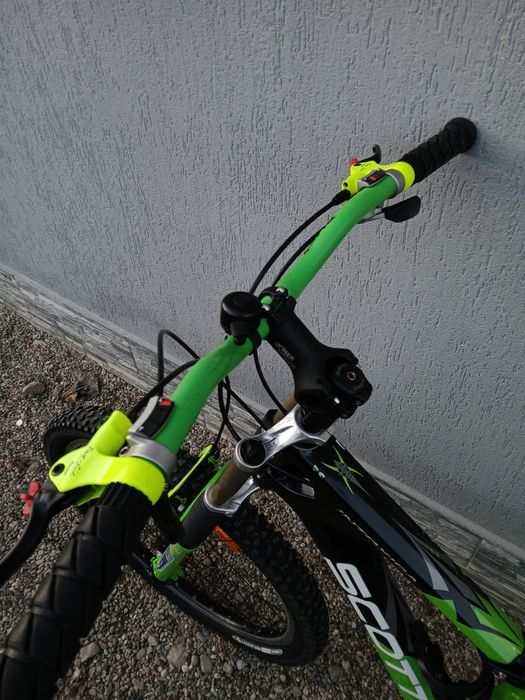 Bicicletă Scott de carbon full suspension