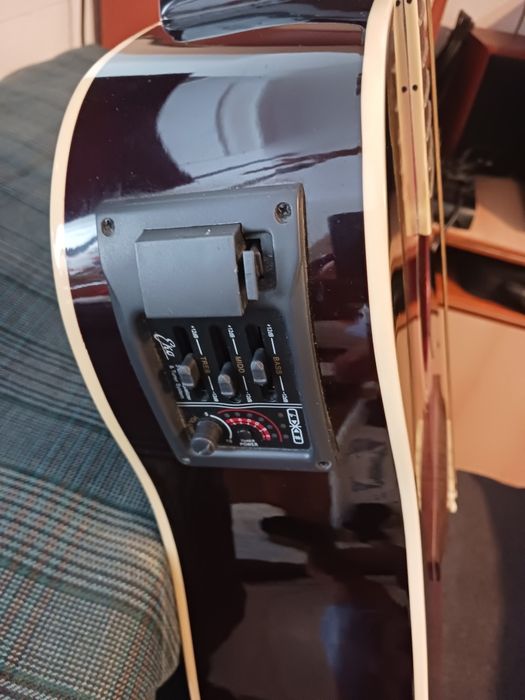 Chitara electro acustica Eko cu pedala efecte Zoom