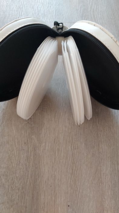 Бокс- органайзер  для  CD дисков