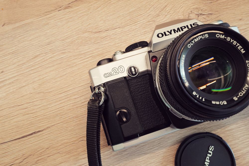 Aparat foto Olympus OM20 film obiectiv 50mm F1.8 SLR superb