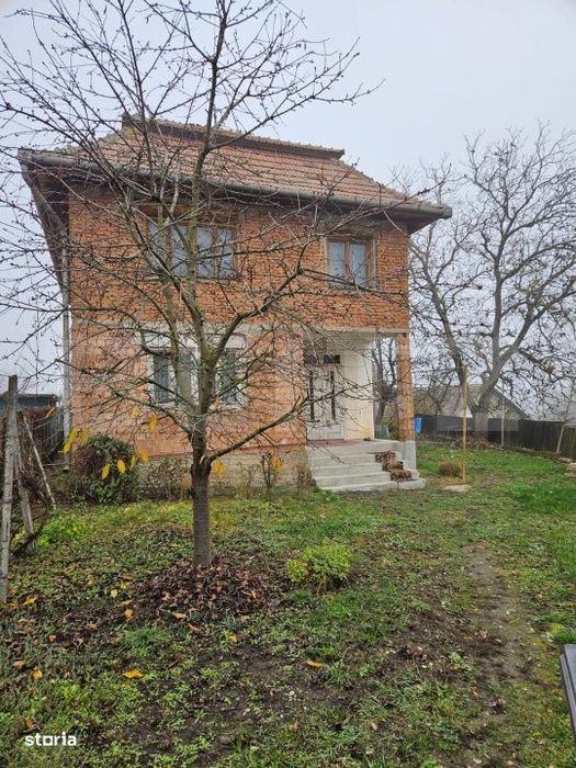 Casa la rosu 91 mp utili, 976 mp teren, in Luna, langa Campia Turzii