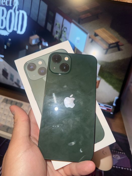 Продам Iphone 13