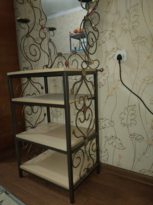 Дамский столик!Ручная работа.