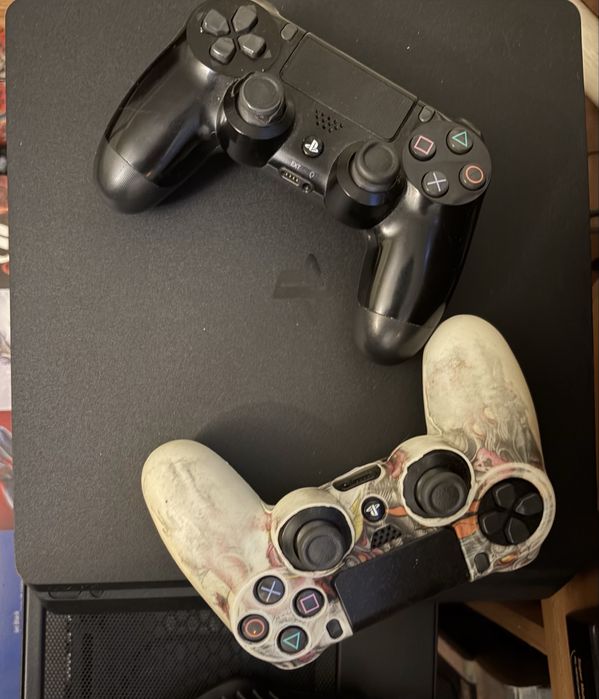 Продам Playstation 4 slim(1tb)