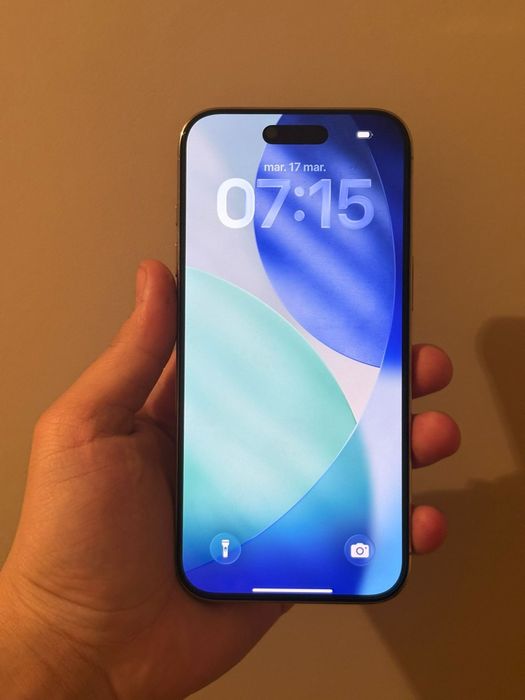 Vând iPhone 17 AIR CA NOU